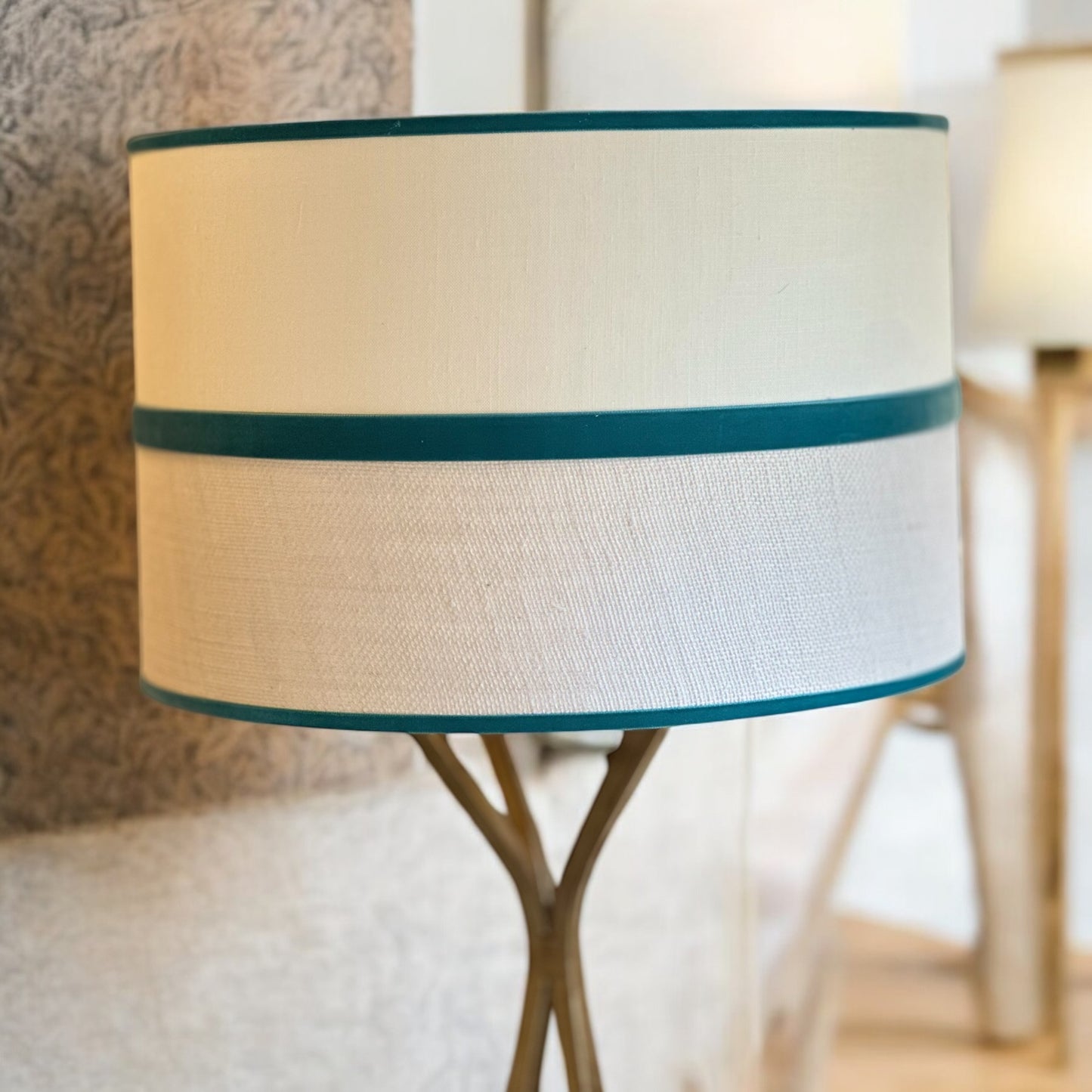 cilindro mitad lino crudo mitad saco crudo y remates en terciopelo turquesa